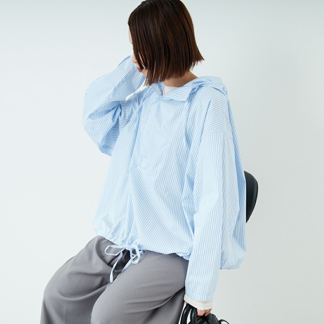 mizuiro ind [ミズイロインド] 別注 ストライプ柄 フード付きプルオーバーシャツブラウス [50040-JF] L.BLUE&&モデル身長：158cm 着用サイズ：F&&
