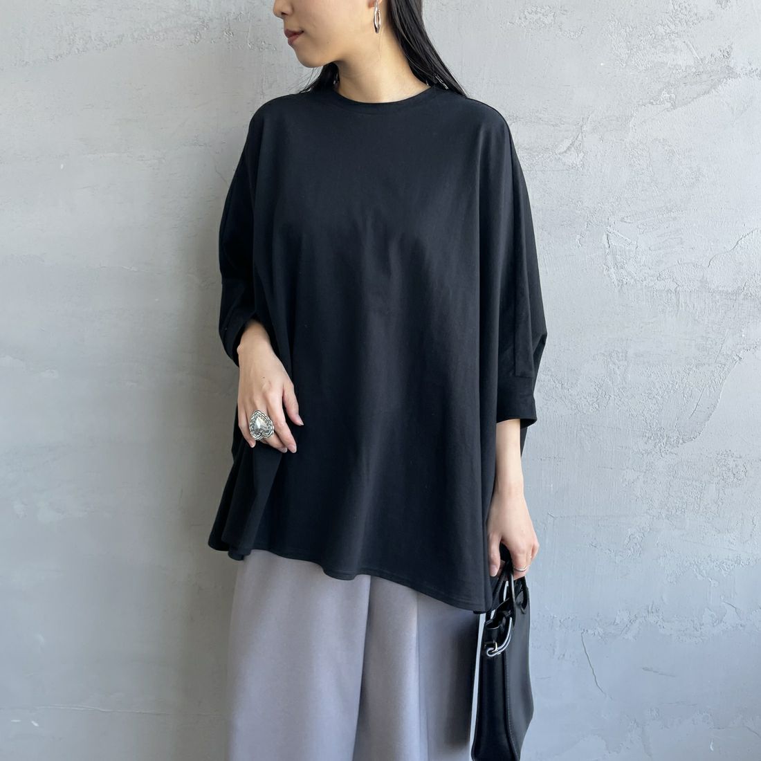 mizuiro ind [ミズイロインド] 別注 ワイドシルエット コクーンTシャツ [50041-JF] BLACK&&モデル身長：156cm 着用サイズ：F&&