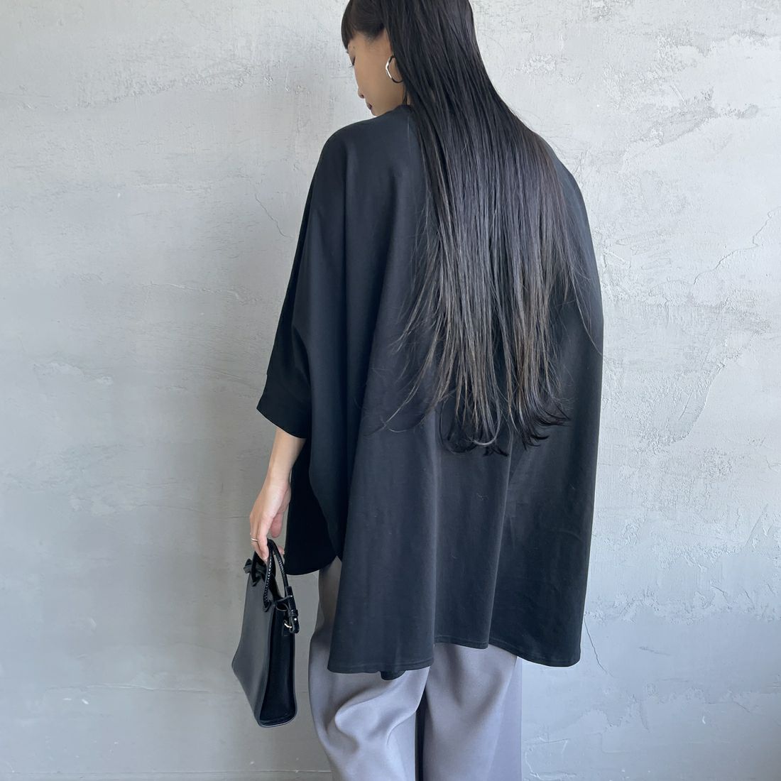 mizuiro ind [ミズイロインド] 別注 ワイドシルエット コクーンTシャツ [50041-JF] BLACK&&モデル身長：156cm 着用サイズ：F&&