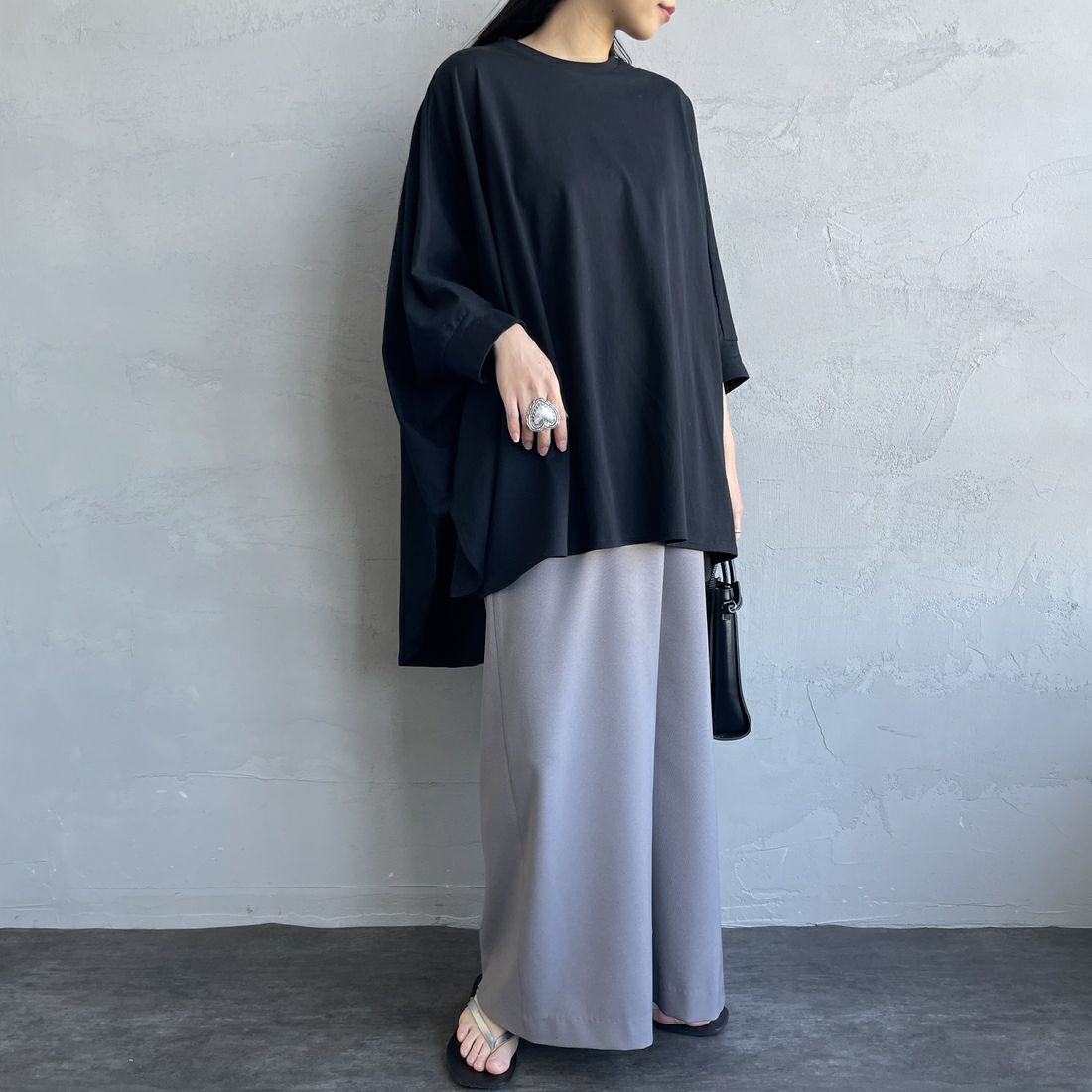 mizuiro ind [ミズイロインド] 別注 ワイドシルエット コクーンTシャツ [50041-JF] BLACK&&モデル身長：156cm 着用サイズ：F&&