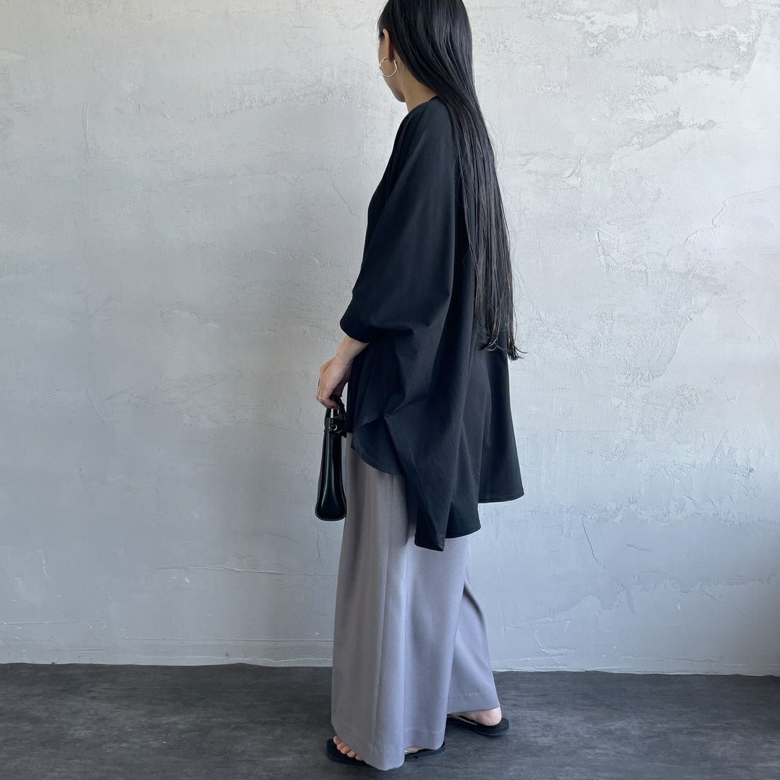 mizuiro ind [ミズイロインド] 別注 ワイドシルエット コクーンTシャツ [50041-JF] BLACK&&モデル身長：156cm 着用サイズ：F&&