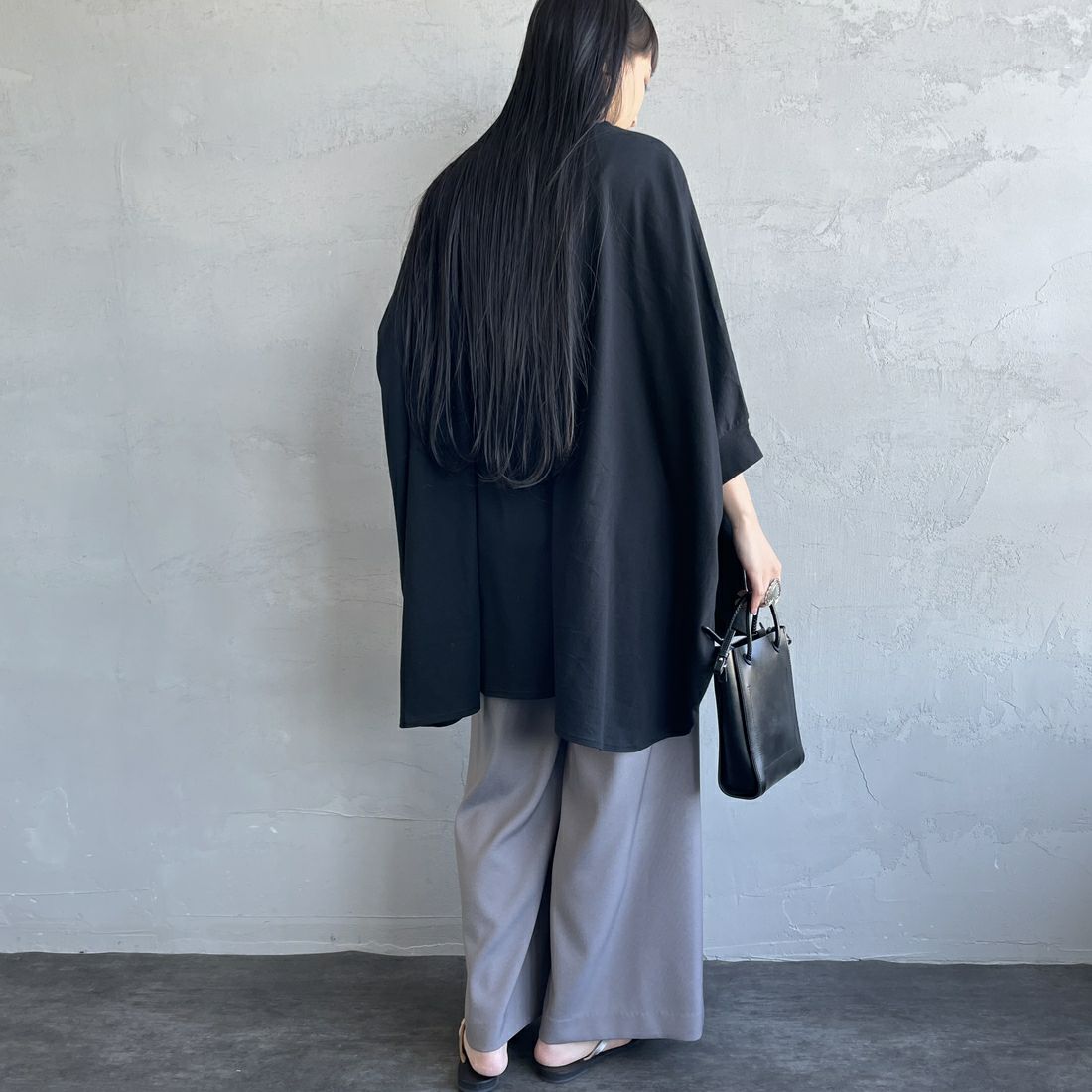 mizuiro ind [ミズイロインド] 別注 ワイドシルエット コクーンTシャツ [50041-JF] BLACK&&モデル身長：156cm 着用サイズ：F&&