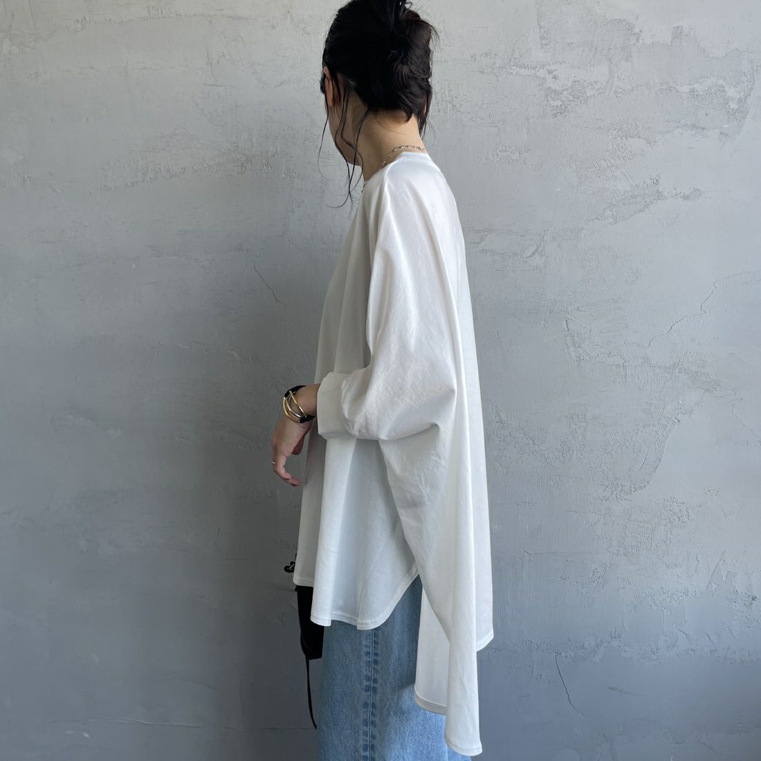 mizuiro ind [ミズイロインド] 別注 ワイドシルエット コクーンTシャツ [50041-JF] OFF WHITE&&モデル身長：160cm 着用サイズ：F&&