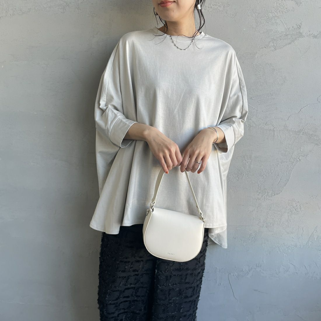 mizuiro ind [ミズイロインド] 別注 ワイドシルエット コクーンTシャツ [50041-JF] GREIGE&&モデル身長：160cm 着用サイズ：F&&