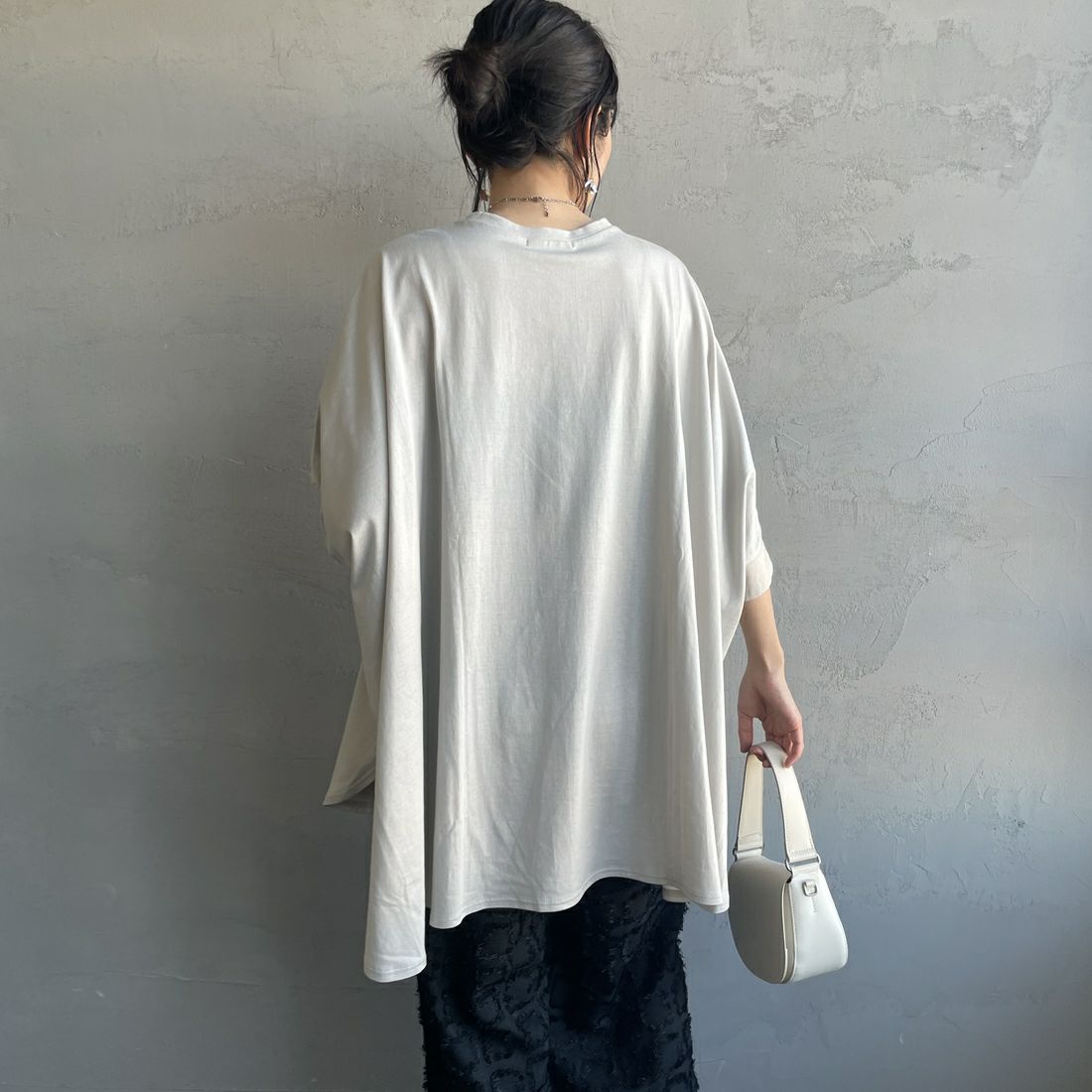 mizuiro ind [ミズイロインド] 別注 ワイドシルエット コクーンTシャツ [50041-JF] GREIGE&&モデル身長：160cm 着用サイズ：F&&