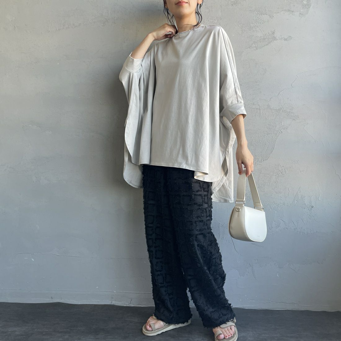 mizuiro ind [ミズイロインド] 別注 ワイドシルエット コクーンTシャツ [50041-JF] GREIGE&&モデル身長：160cm 着用サイズ：F&&