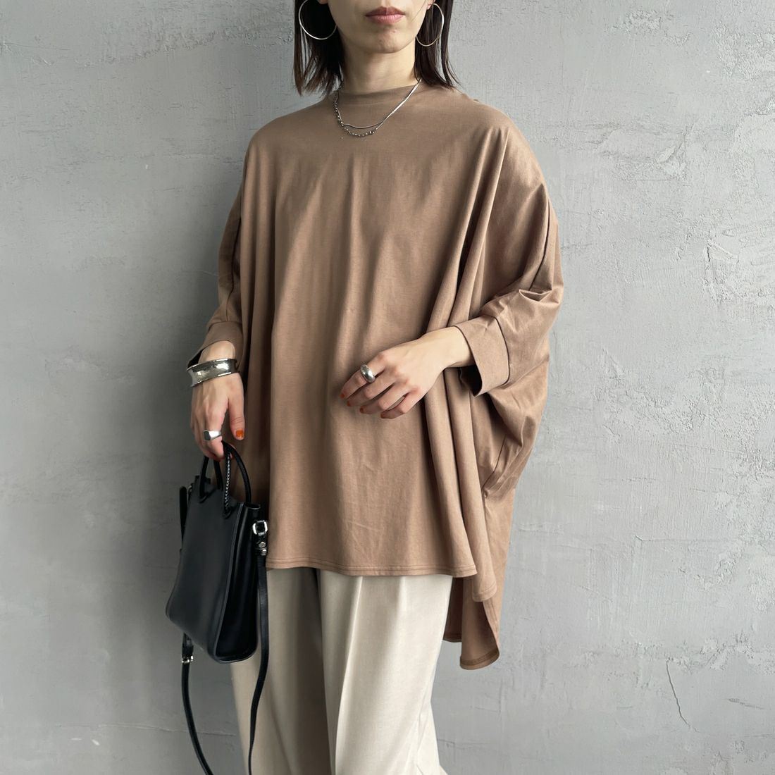 mizuiro ind [ミズイロインド] 別注 ワイドシルエット コクーンTシャツ [50041-JF] CAMEL&&モデル身長：158cm 着用サイズ：F&&