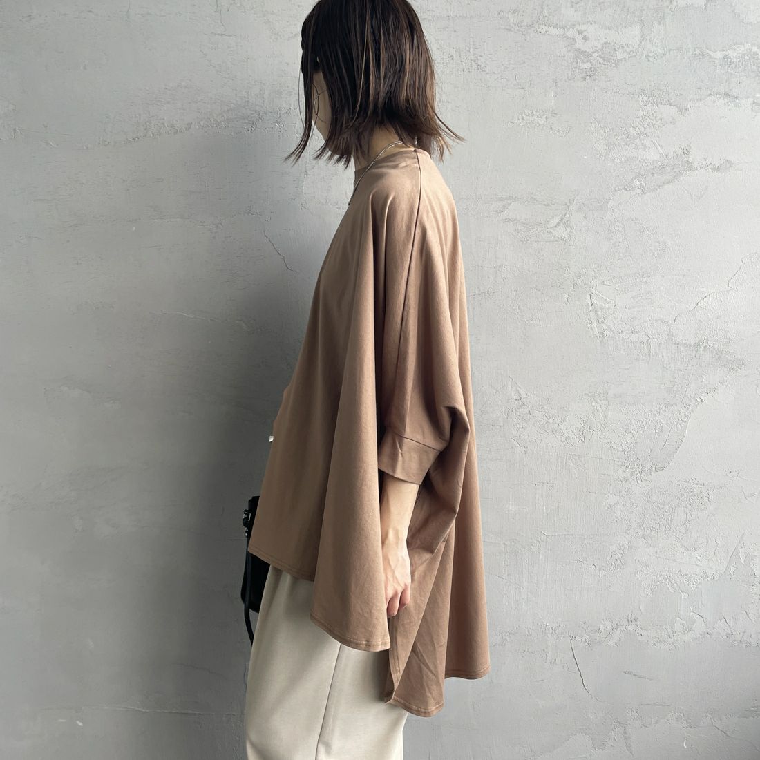 mizuiro ind [ミズイロインド] 別注 ワイドシルエット コクーンTシャツ [50041-JF] CAMEL&&モデル身長：158cm 着用サイズ：F&&