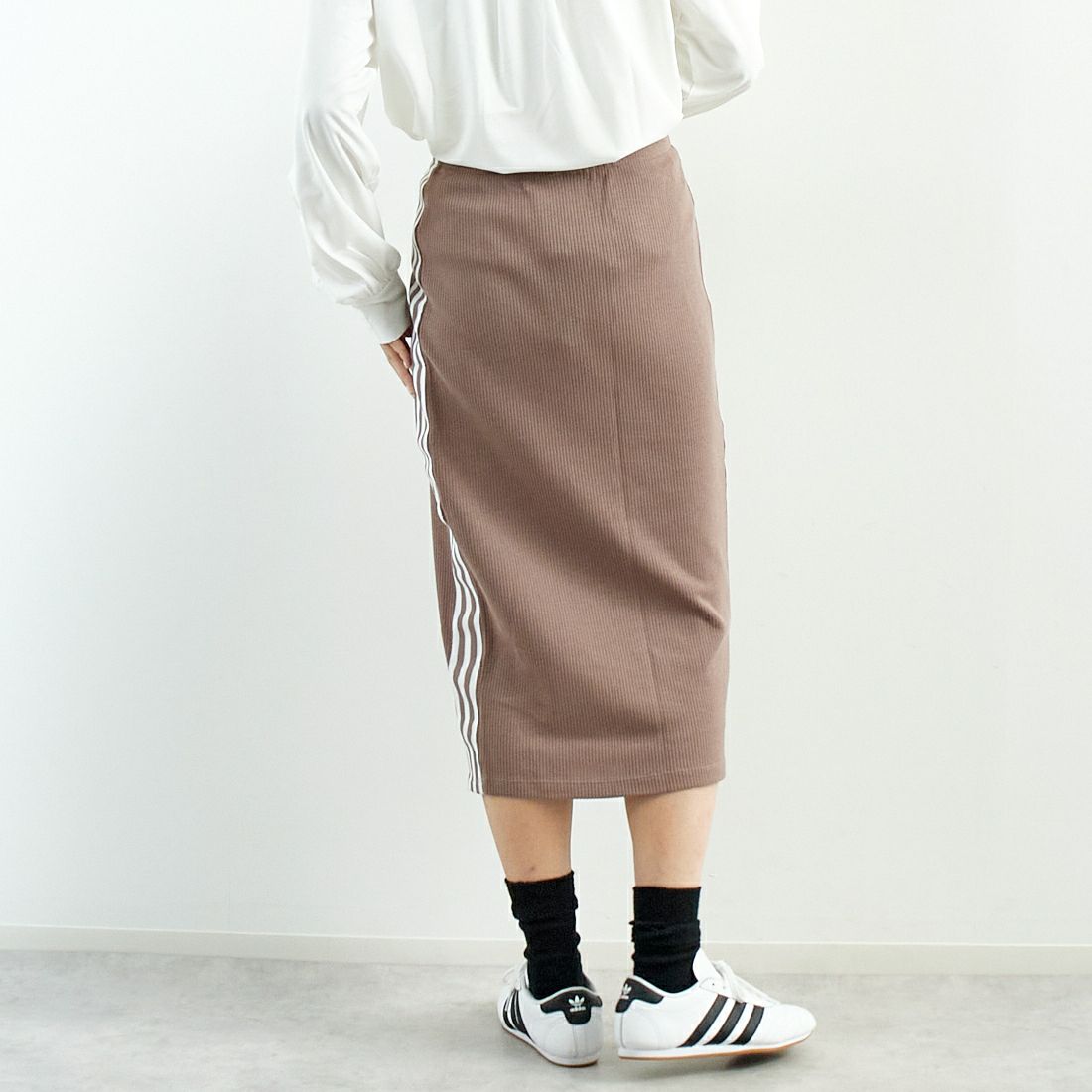 adidas Originals [アディダス オリジナルス] ニットスカート [JUJ62] JD4606 &&モデル身長：167cm 着用サイズ：M&&