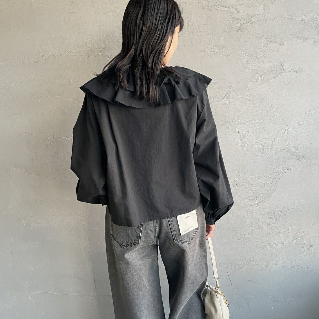 mizuiro ind [ミズイロインド] コットンローン ダブルフリルカラーシャツ [1-230106] 99 BLACK &&モデル身長：160cm 着用サイズ：F&&