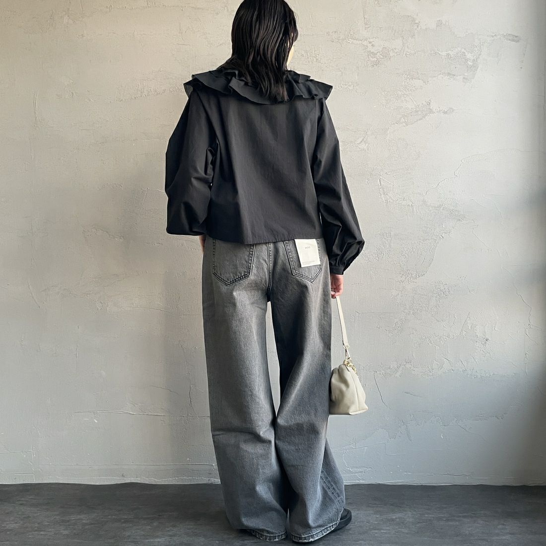 mizuiro ind [ミズイロインド] コットンローン ダブルフリルカラーシャツ [1-230106] 99 BLACK &&モデル身長：160cm 着用サイズ：F&&