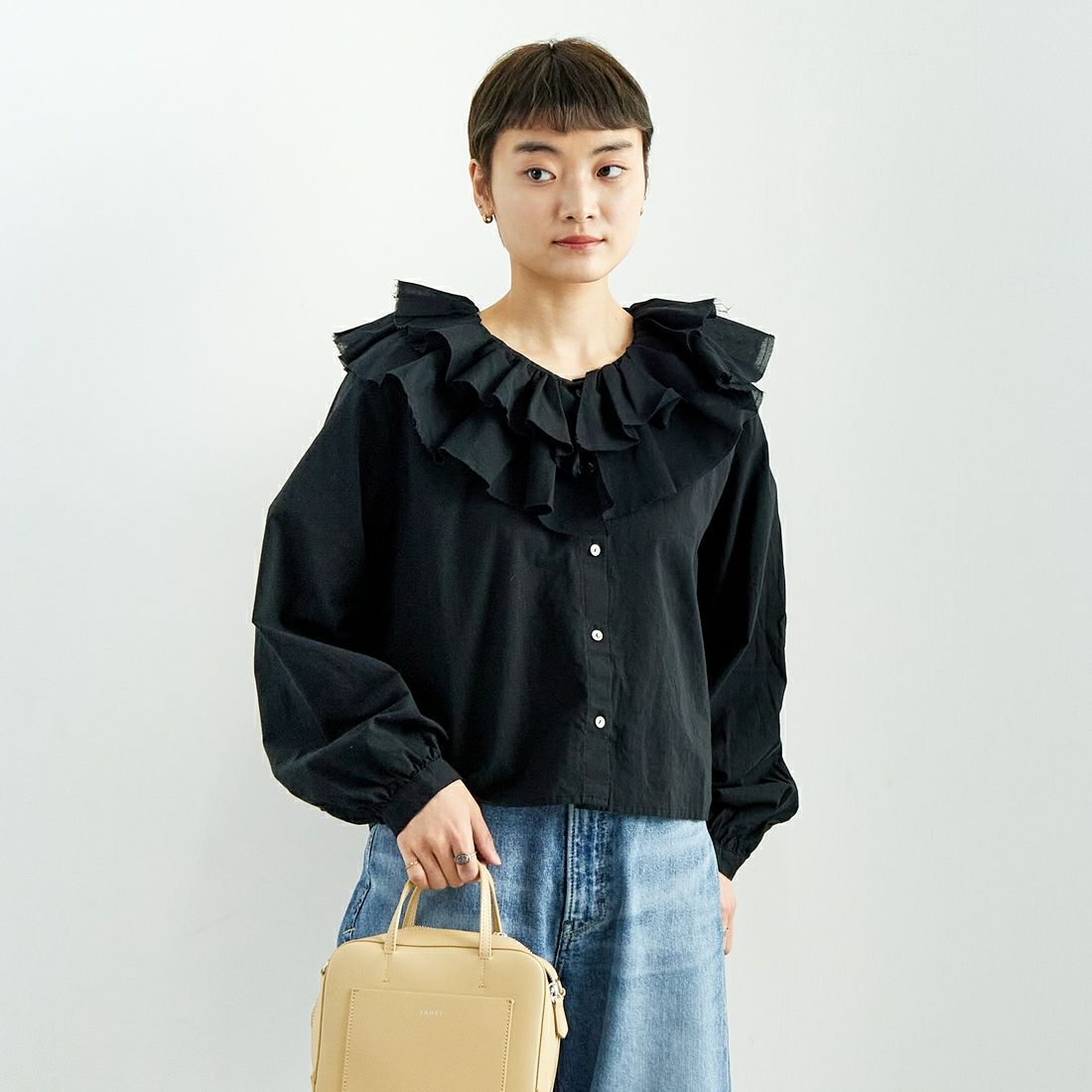 mizuiro ind [ミズイロインド] コットンローン ダブルフリルカラーシャツ [1-230106] 99 BLACK &&モデル身長：160cm 着用サイズ：F&&