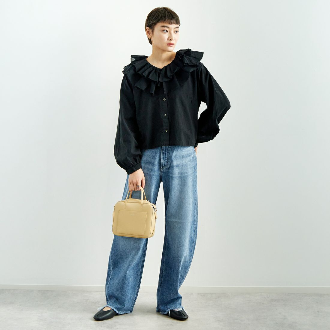 mizuiro ind [ミズイロインド] コットンローン ダブルフリルカラーシャツ [1-230106] 99 BLACK &&モデル身長：160cm 着用サイズ：F&&