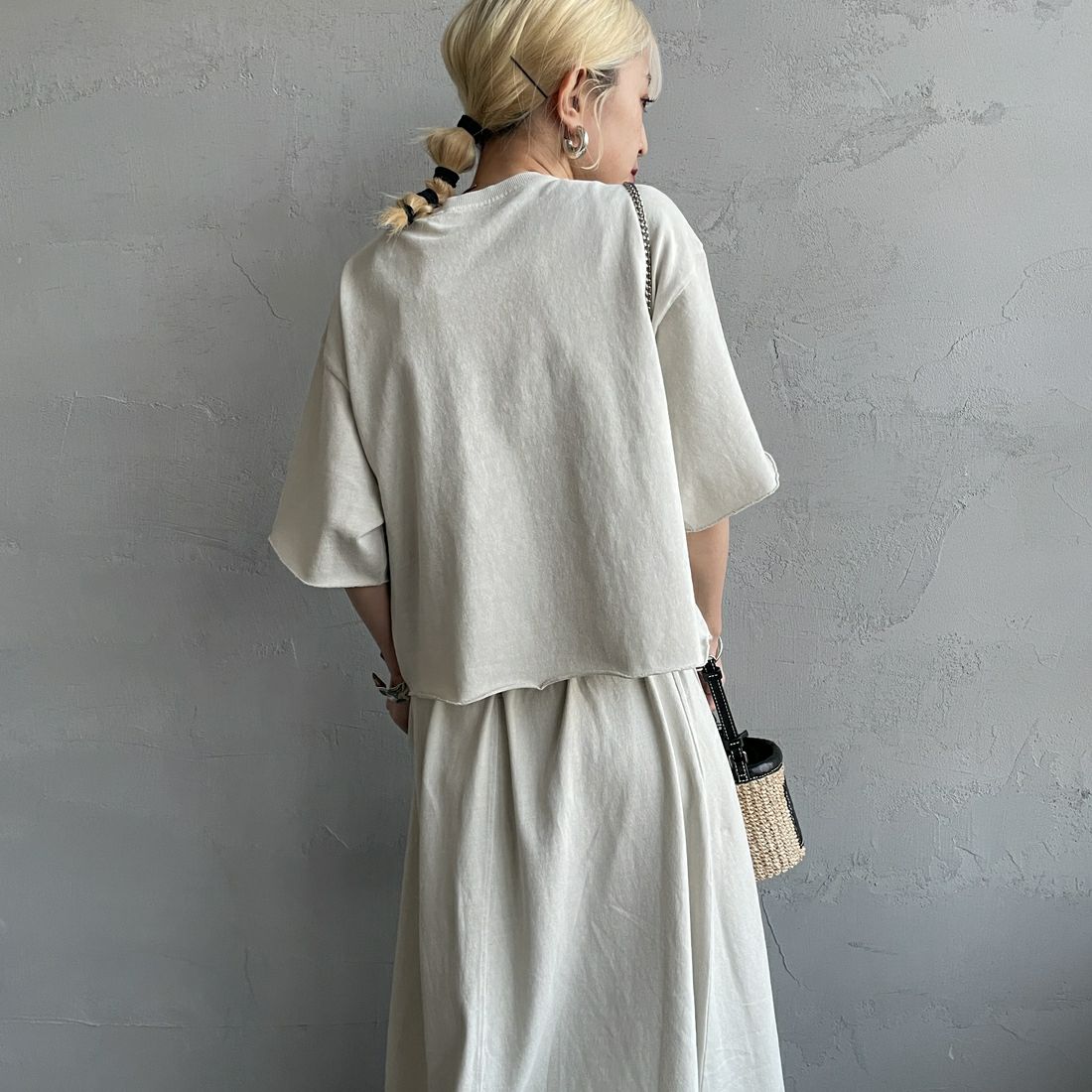 STAR&STRIPE [スターアンドストライプ] 別注 カットオフ ショート丈ワイドシルエットTシャツ [DDMD-095-JF] ASH GREY &&モデル身長：150cm 着用サイズ：F&&
