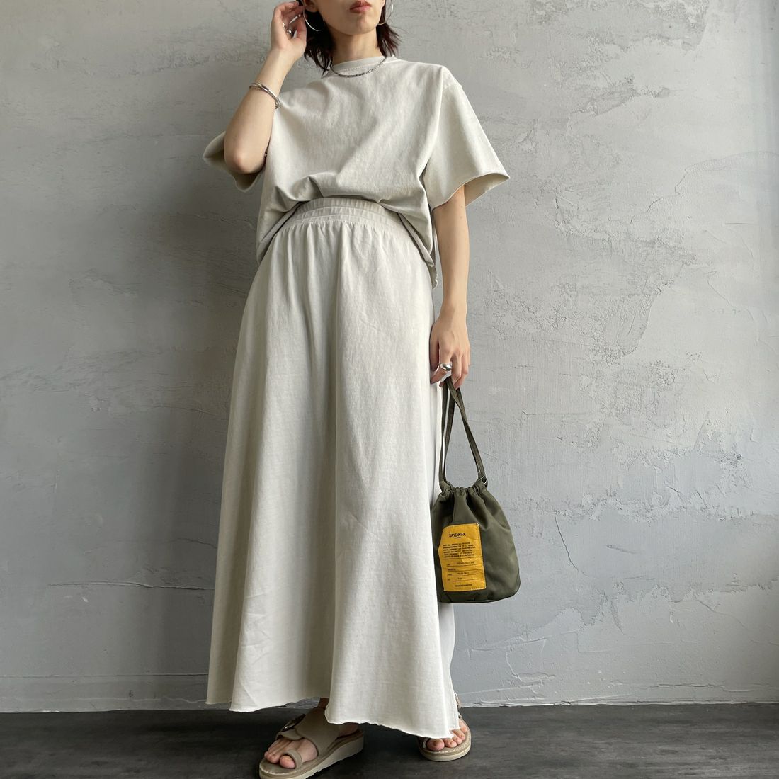 STAR&STRIPE [スターアンドストライプ] 別注 カットオフ ショート丈ワイドシルエットTシャツ [DDMD-095-JF] ASH GREY &&モデル身長：158cm 着用サイズ：F&&