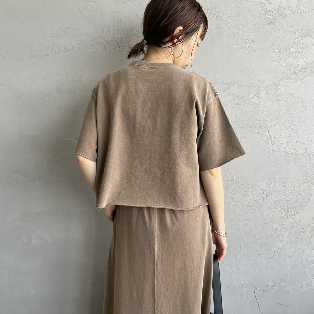 STAR&STRIPE [スターアンドストライプ] 別注 カットオフ ショート丈ワイドシルエットTシャツ [DDMD-095-JF] BROWN &&モデル身長：158cm 着用サイズ：F&&