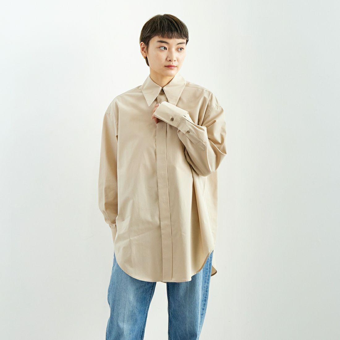 THE SHINZONE [ザ シンゾーン] ポインテッドカラーシャツ [25SMSBL05] 41 BEIGE &&モデル身長：160cm 着用サイズ：34&&