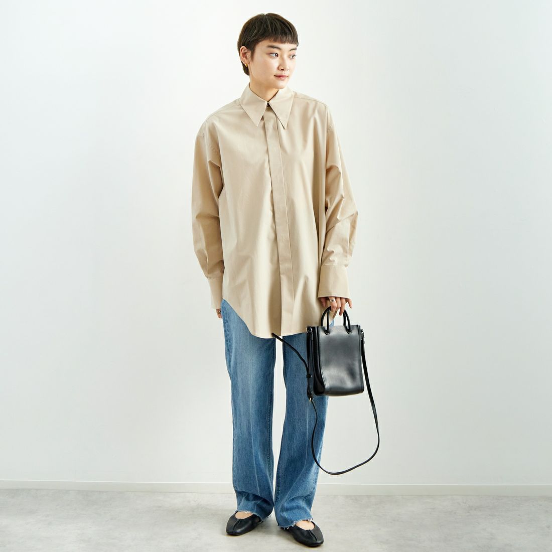 THE SHINZONE [ザ シンゾーン] ポインテッドカラーシャツ [25SMSBL05] 41 BEIGE &&モデル身長：160cm 着用サイズ：34&&