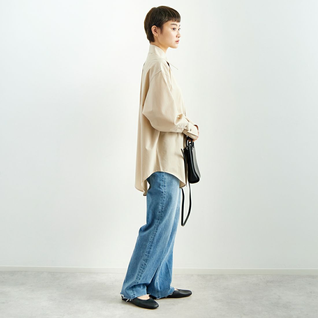 THE SHINZONE [ザ シンゾーン] ポインテッドカラーシャツ [25SMSBL05] 41 BEIGE &&モデル身長：160cm 着用サイズ：34&&