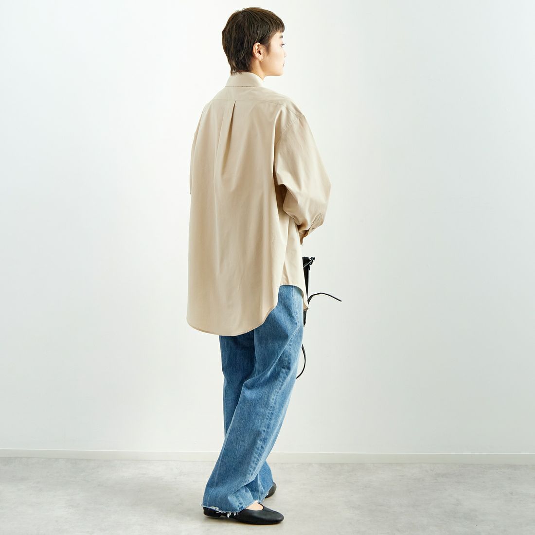 THE SHINZONE [ザ シンゾーン] ポインテッドカラーシャツ [25SMSBL05] 41 BEIGE &&モデル身長：160cm 着用サイズ：34&&