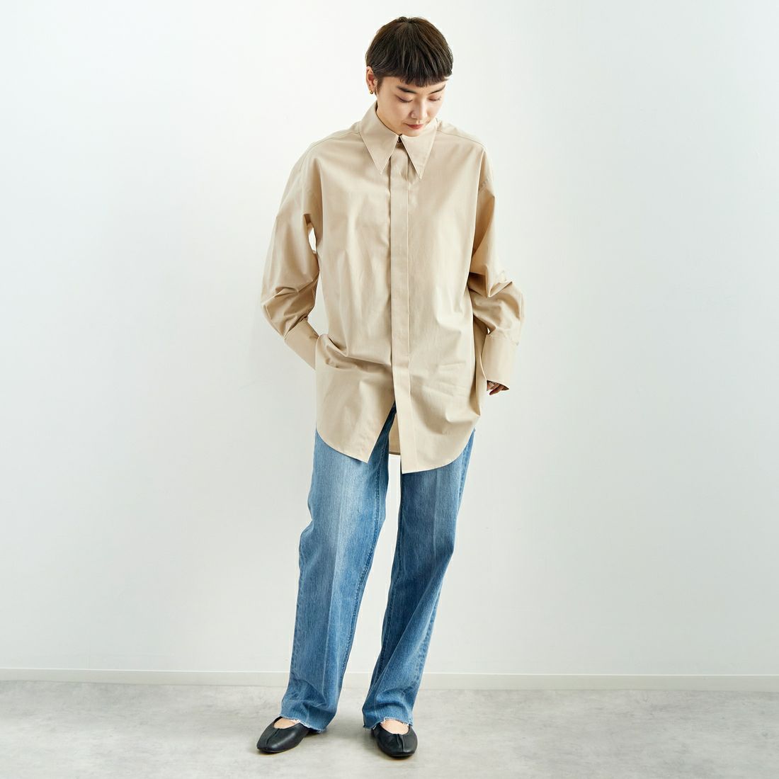 THE SHINZONE [ザ シンゾーン] ポインテッドカラーシャツ [25SMSBL05] 41 BEIGE &&モデル身長：160cm 着用サイズ：34&&