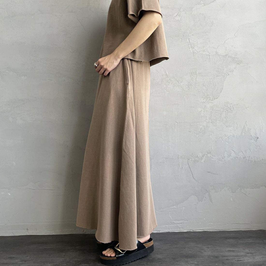 STAR&STRIPE [スターアンドストライプ] 別注 カットオフ マキシ丈フレアスカート [SSMD-080-JF] BROWN &&モデル身長：158cm 着用サイズ：F&&