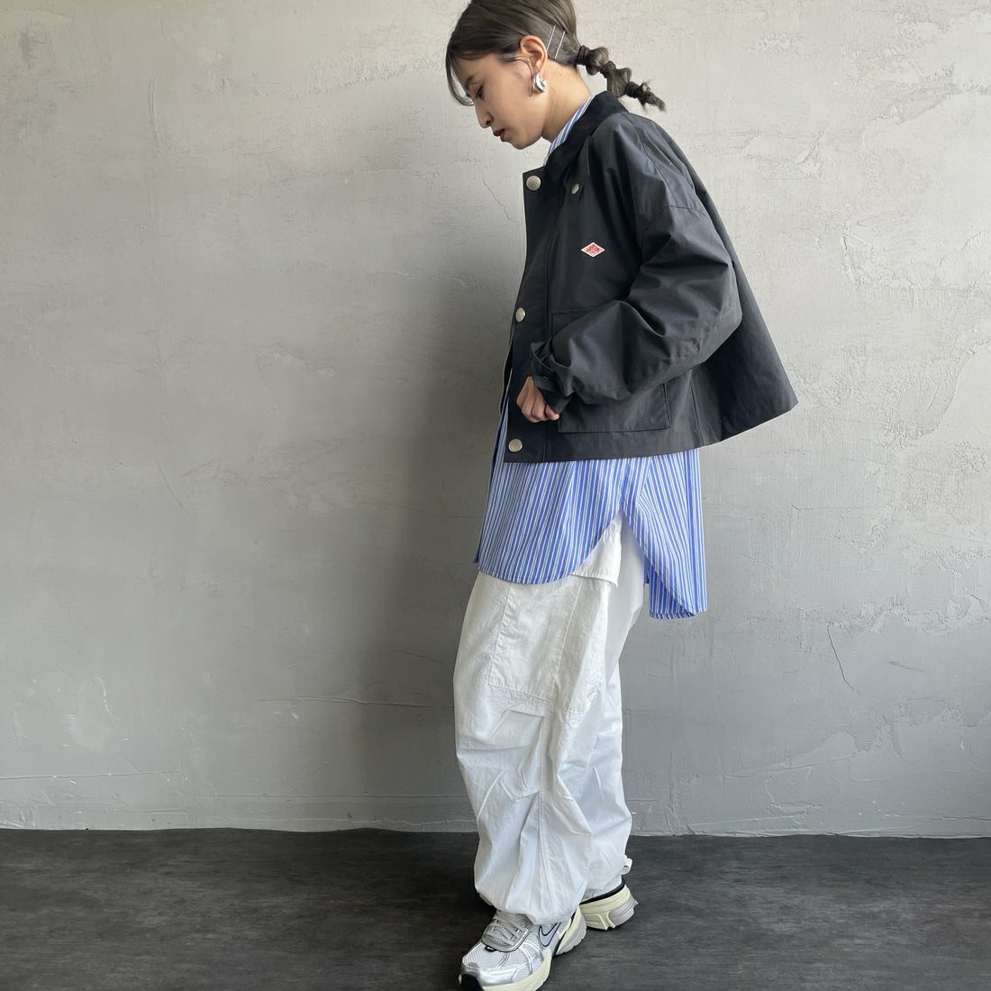 DANTON [ダントン] ナイロンショートジャケット [DT-A0645NTF] CHARCOAL &&モデル身長：150cm 着用サイズ：38&&