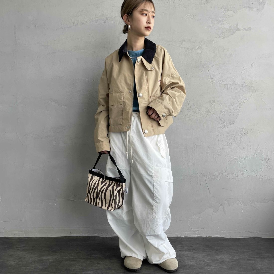 DANTON [ダントン] ナイロンショートジャケット [DT-A0645NTF] SAND BEIGE &&モデル身長：150cm 着用サイズ：38&&