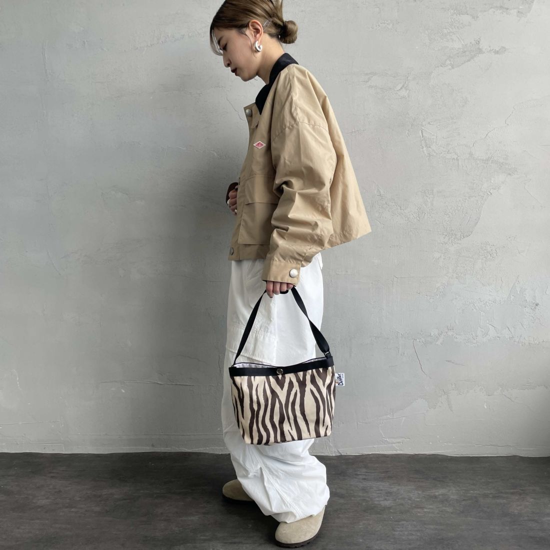 DANTON [ダントン] ナイロンショートジャケット [DT-A0645NTF] SAND BEIGE &&モデル身長：150cm 着用サイズ：38&&