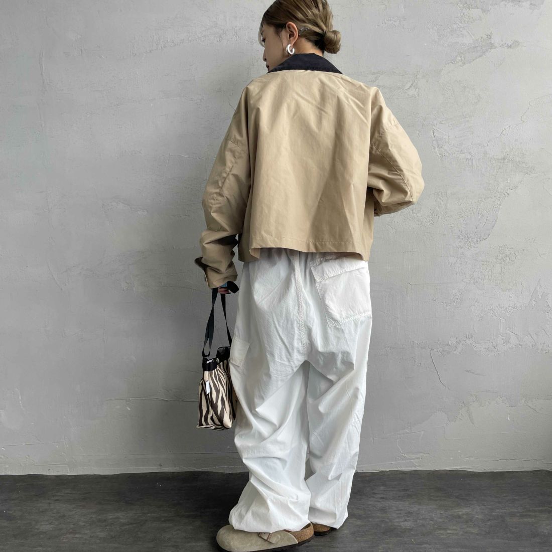DANTON [ダントン] ナイロンショートジャケット [DT-A0645NTF] SAND BEIGE &&モデル身長：150cm 着用サイズ：38&&