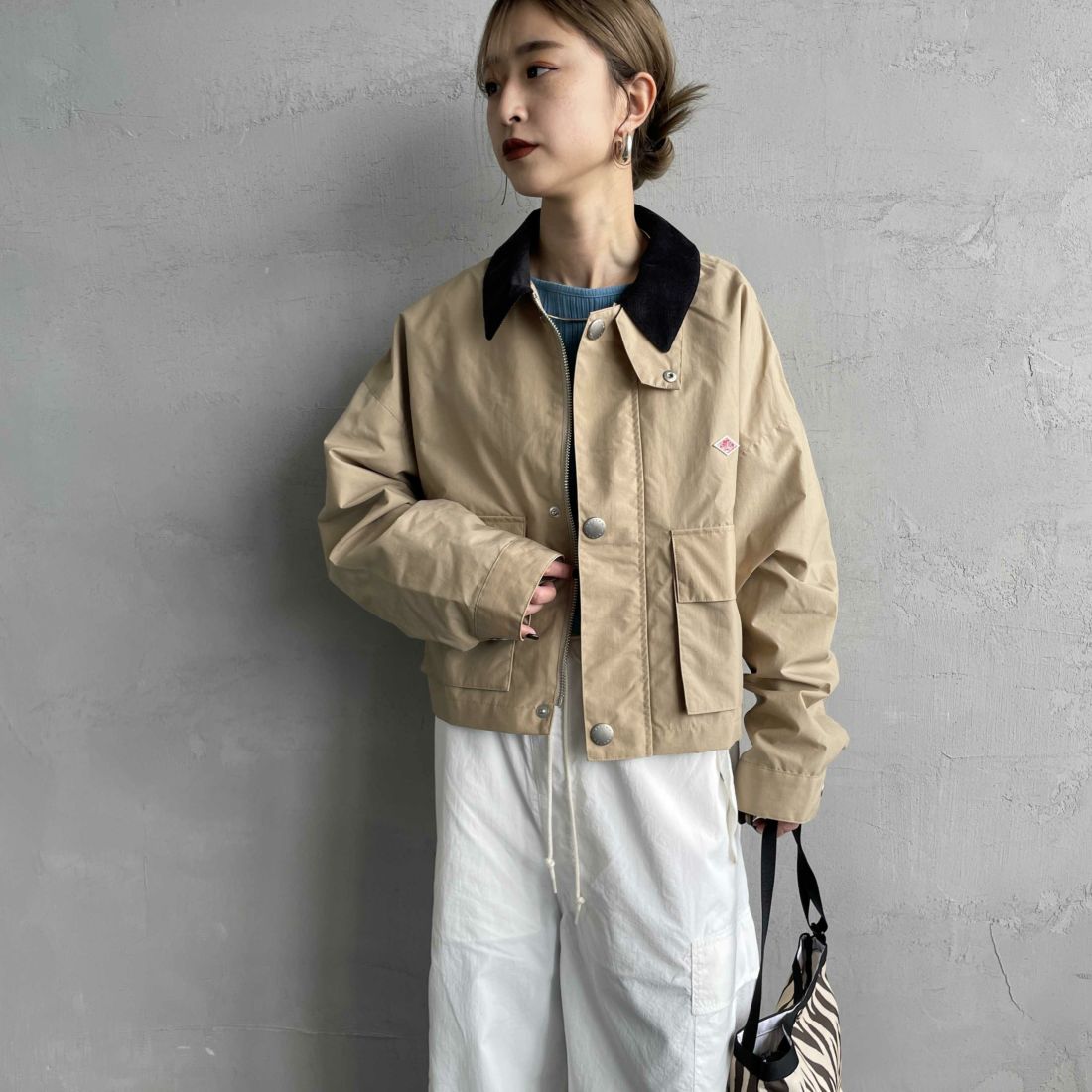 DANTON [ダントン] ナイロンショートジャケット [DT-A0645NTF] SAND BEIGE &&モデル身長：150cm 着用サイズ：38&&