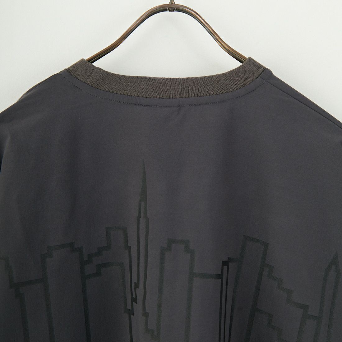 MANHATTAN PORTAGE [マンハッタンポーテージ] 別注 4WAYストレッチ バックプリントTシャツ [25SSMP-IN60-JF] CHARCOAL