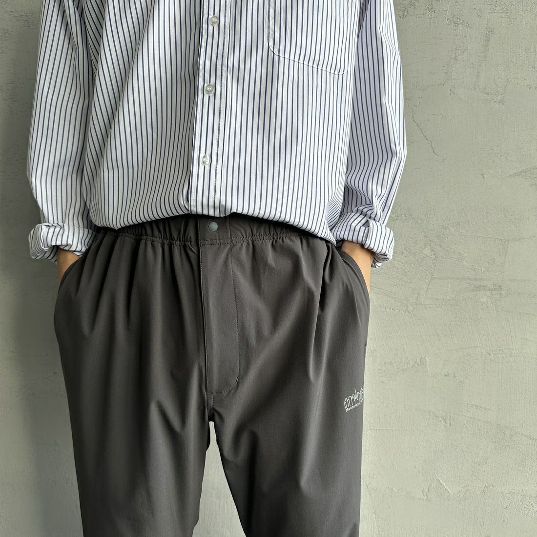 MANHATTAN PORTAGE [マンハッタンポーテージ] 別注 4WAYストレッチ イージーパンツ [25SSMP-IN61-JF] CHARCOAL &&モデル身長：179cm 着用サイズ：L&&