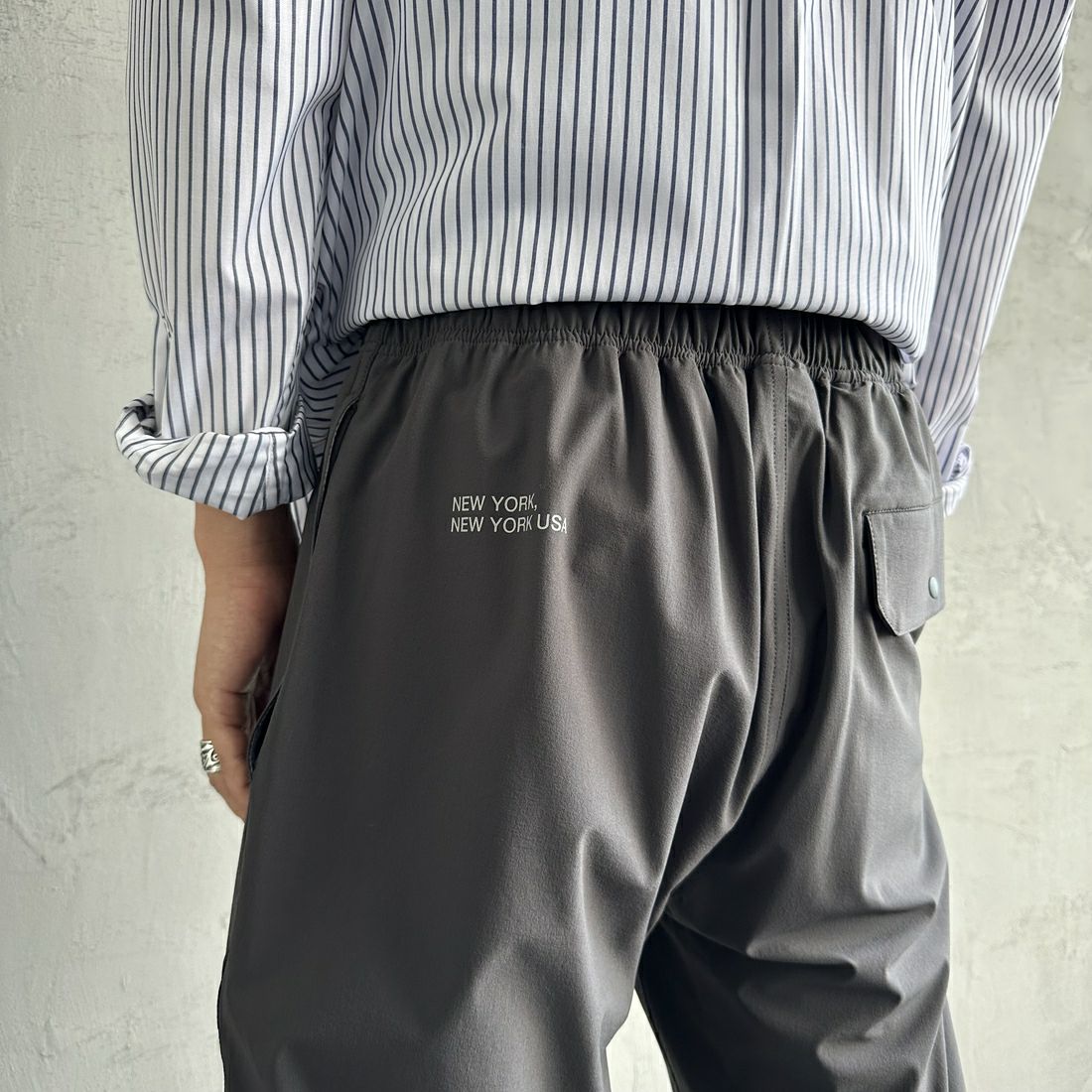 MANHATTAN PORTAGE [マンハッタンポーテージ] 別注 4WAYストレッチ イージーパンツ [25SSMP-IN61-JF] CHARCOAL &&モデル身長：179cm 着用サイズ：L&&