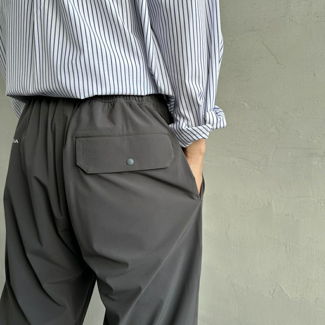 MANHATTAN PORTAGE [マンハッタンポーテージ] 別注 4WAYストレッチ イージーパンツ [25SSMP-IN61-JF] CHARCOAL &&モデル身長：179cm 着用サイズ：L&&