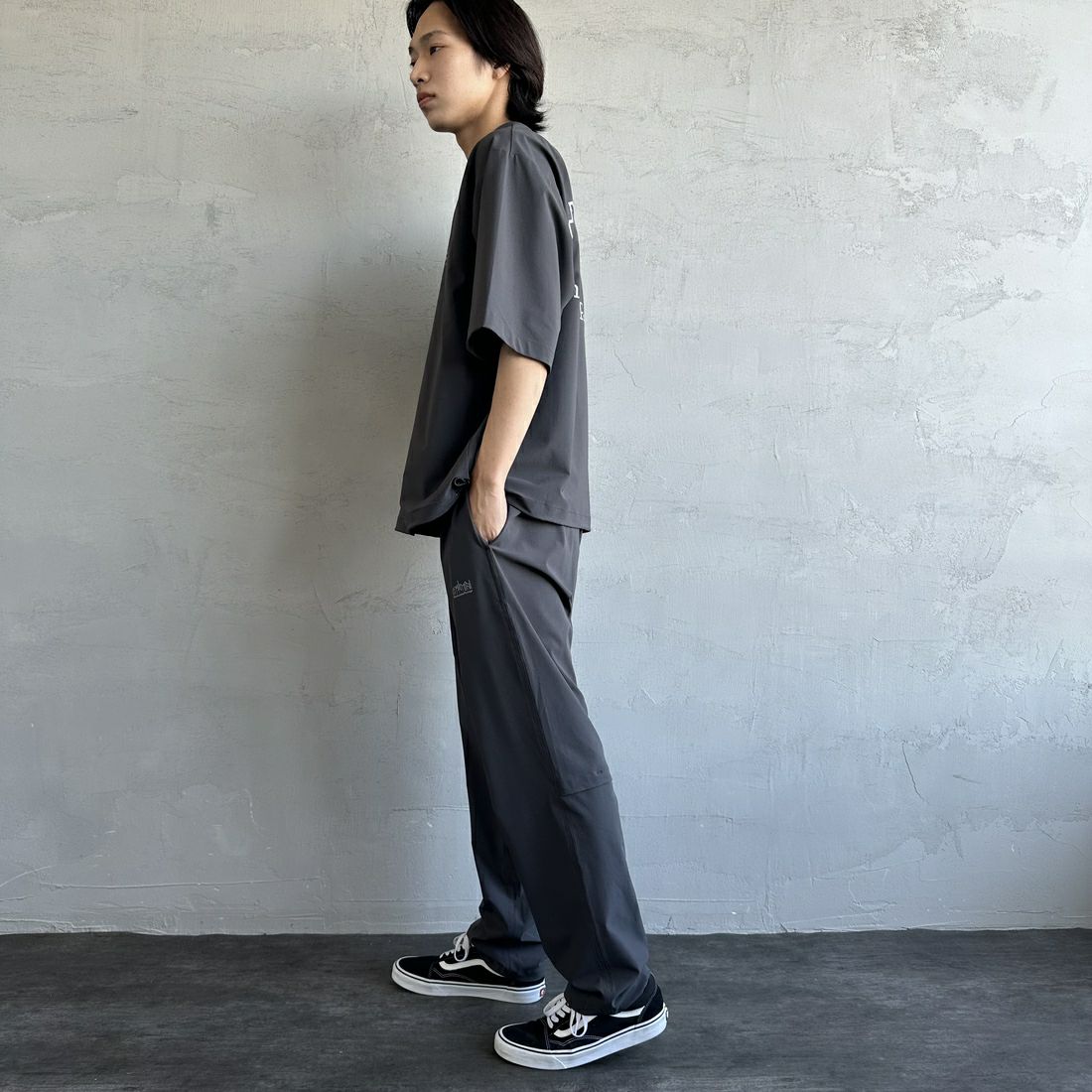 MANHATTAN PORTAGE [マンハッタンポーテージ] 別注 4WAYストレッチ イージーパンツ [25SSMP-IN61-JF] CHARCOAL &&モデル身長：179cm 着用サイズ：L&&