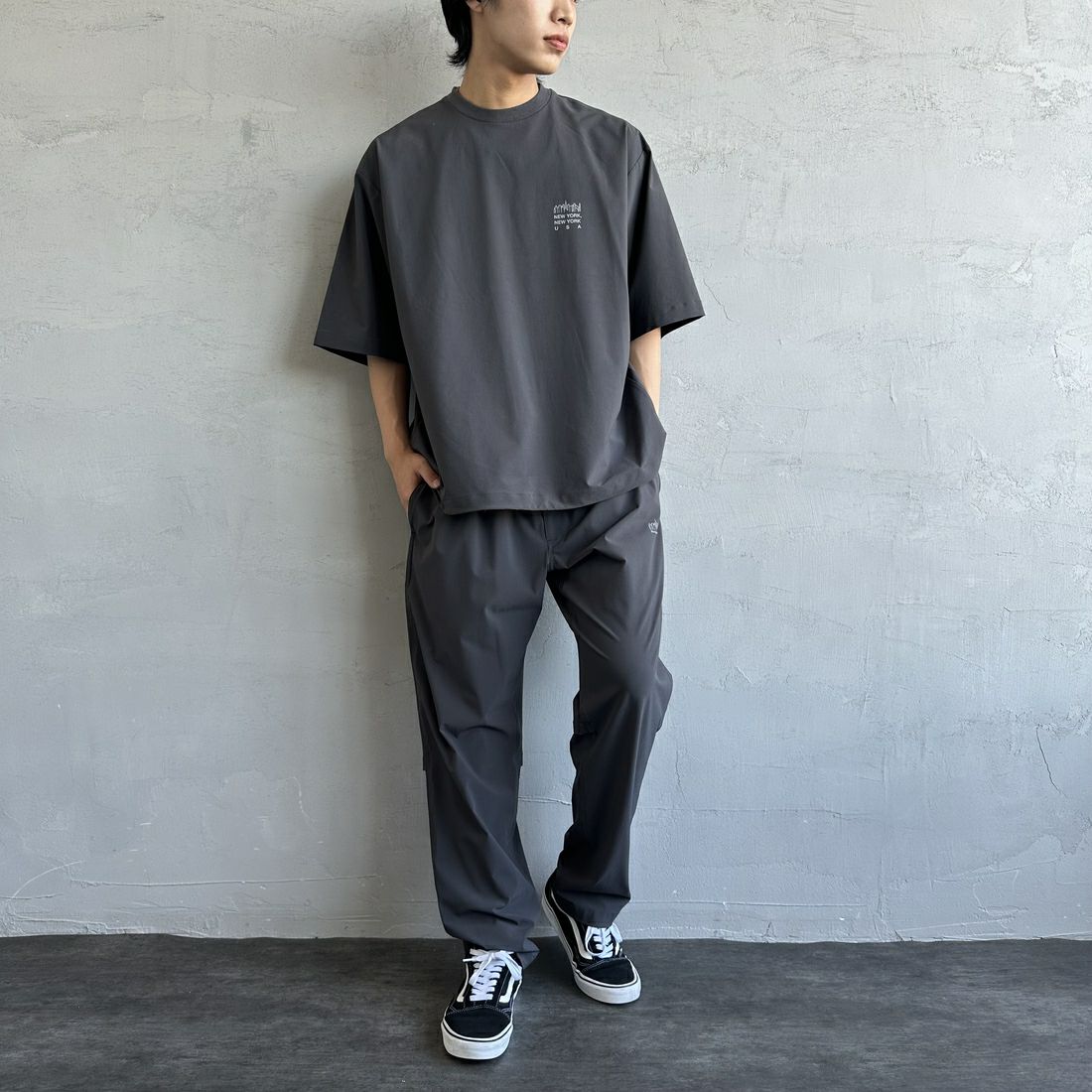 MANHATTAN PORTAGE [マンハッタンポーテージ] 別注 4WAYストレッチ イージーパンツ [25SSMP-IN61-JF] CHARCOAL &&モデル身長：179cm 着用サイズ：L&&
