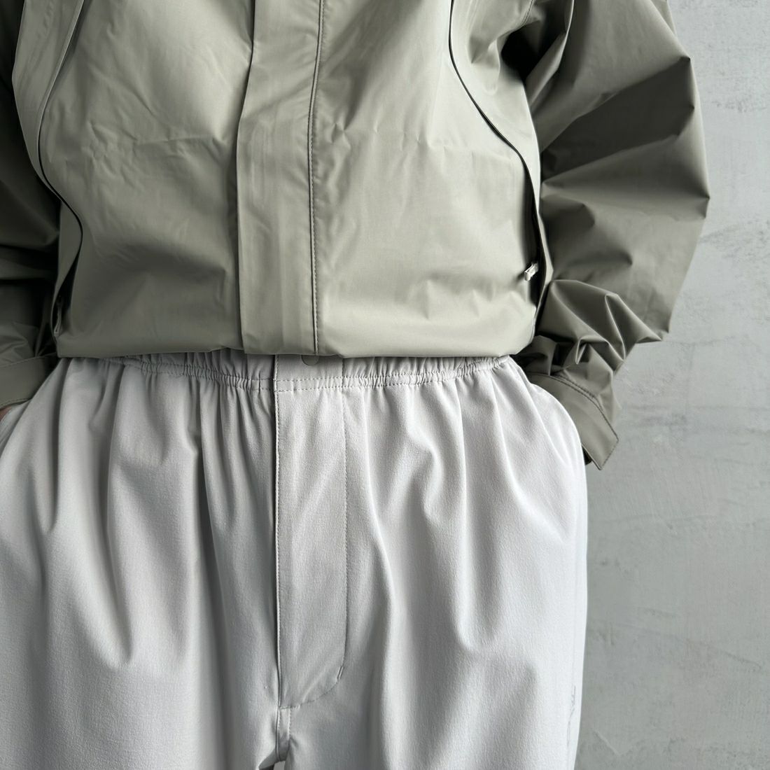 MANHATTAN PORTAGE [マンハッタンポーテージ] 別注 4WAYストレッチ イージーパンツ [25SSMP-IN61-JF] L.GREY &&モデル身長：167cm 着用サイズ：L&&