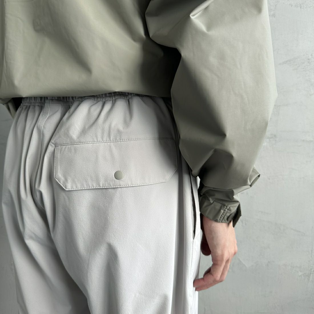 MANHATTAN PORTAGE [マンハッタンポーテージ] 別注 4WAYストレッチ イージーパンツ [25SSMP-IN61-JF] L.GREY &&モデル身長：167cm 着用サイズ：L&&