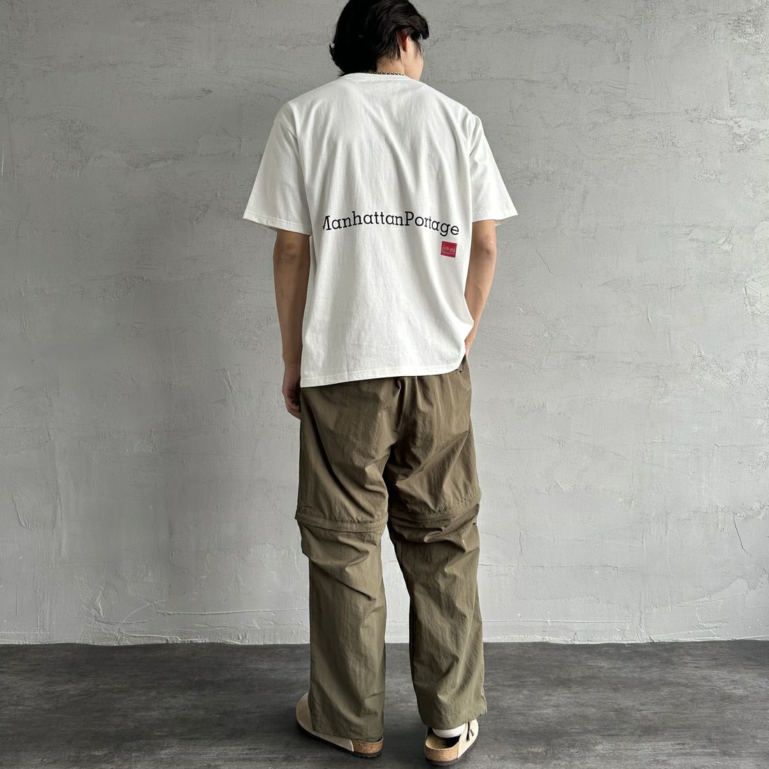 MANHATTAN PORTAGE [マンハッタンポーテージ] 別注 ポケット刺繍 バックプリントTシャツ [25SSMP-IN62-JF] WHITE &&モデル身長：179cm 着用サイズ：L&&