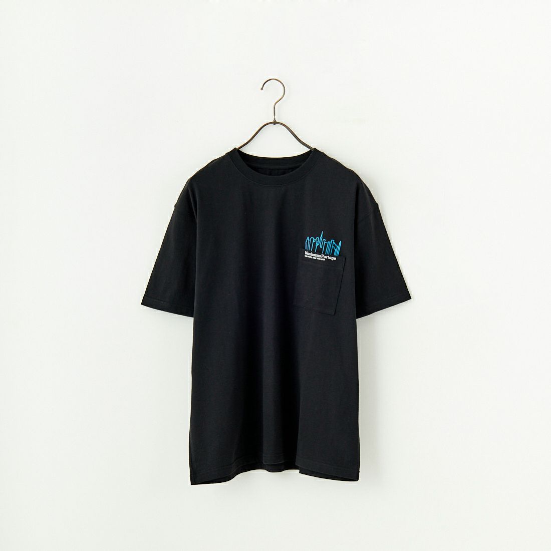 MANHATTAN PORTAGE [マンハッタンポーテージ] 別注 ポケット刺繍 バックプリントTシャツ [25SSMP-IN62-JF] BLACK