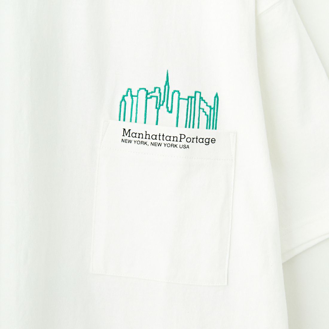 MANHATTAN PORTAGE [マンハッタンポーテージ] 別注 ポケット刺繍 バックプリントTシャツ [25SSMP-IN62-JF] WHITE