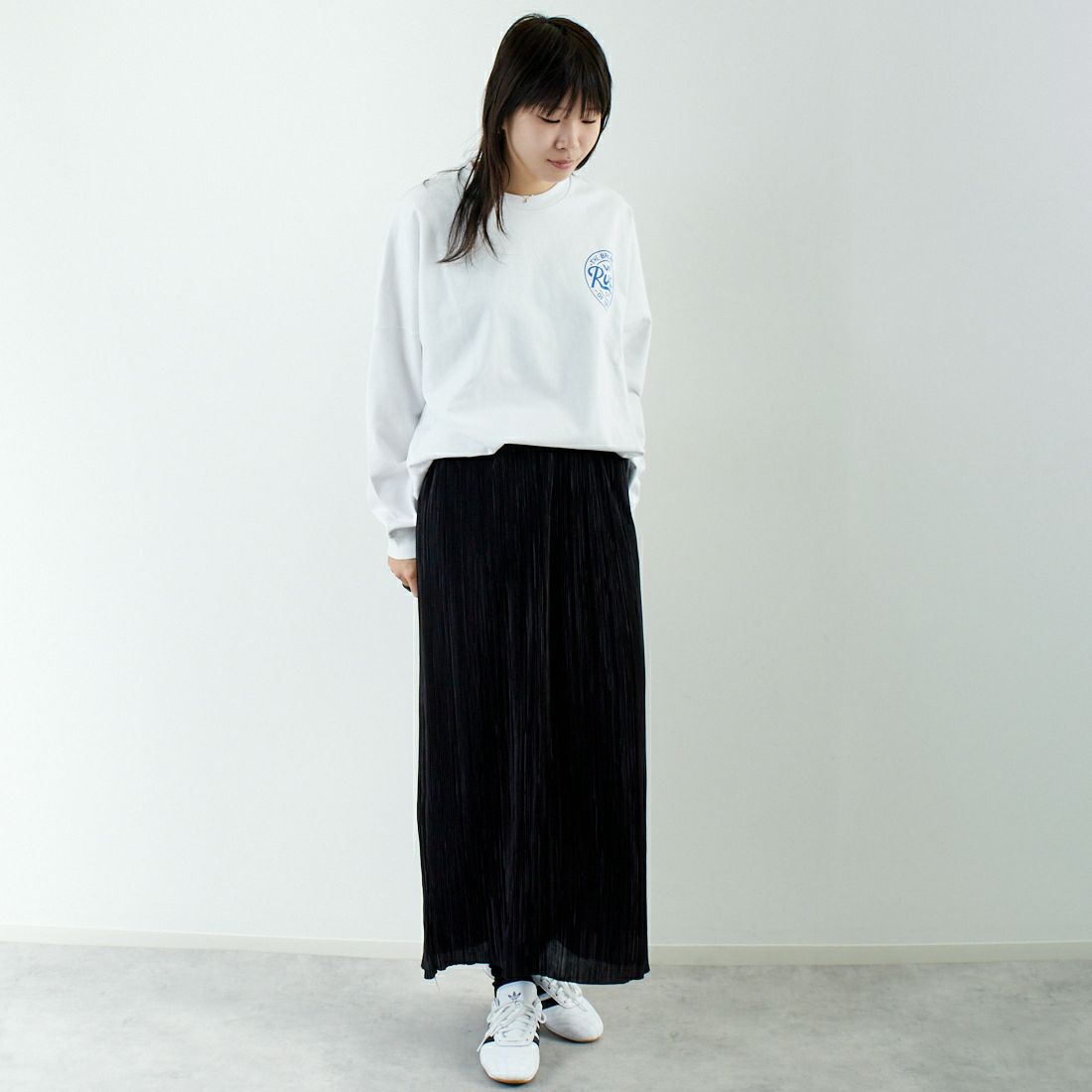 RVCA [ルーカ] スクリプトシールド ロングスリーブTシャツ [BF041-152] WHT &&モデル身長：167cm 着用サイズ：S&&
