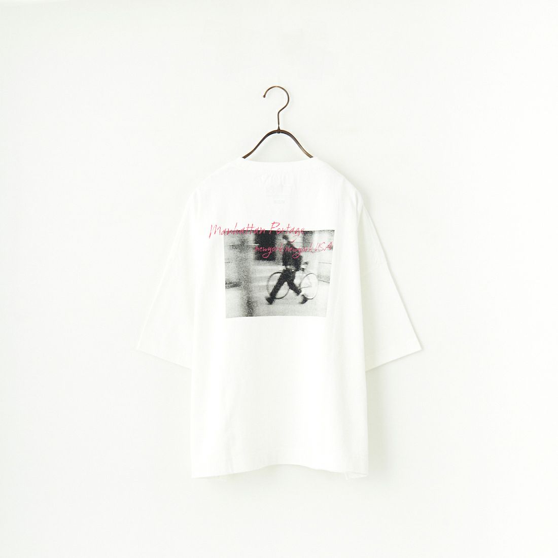MANHATTAN PORTAGE [マンハッタンポーテージ] 別注 ショート丈 バックフォトプリントTシャツ [25SSMP-INL014-JF] WHITE