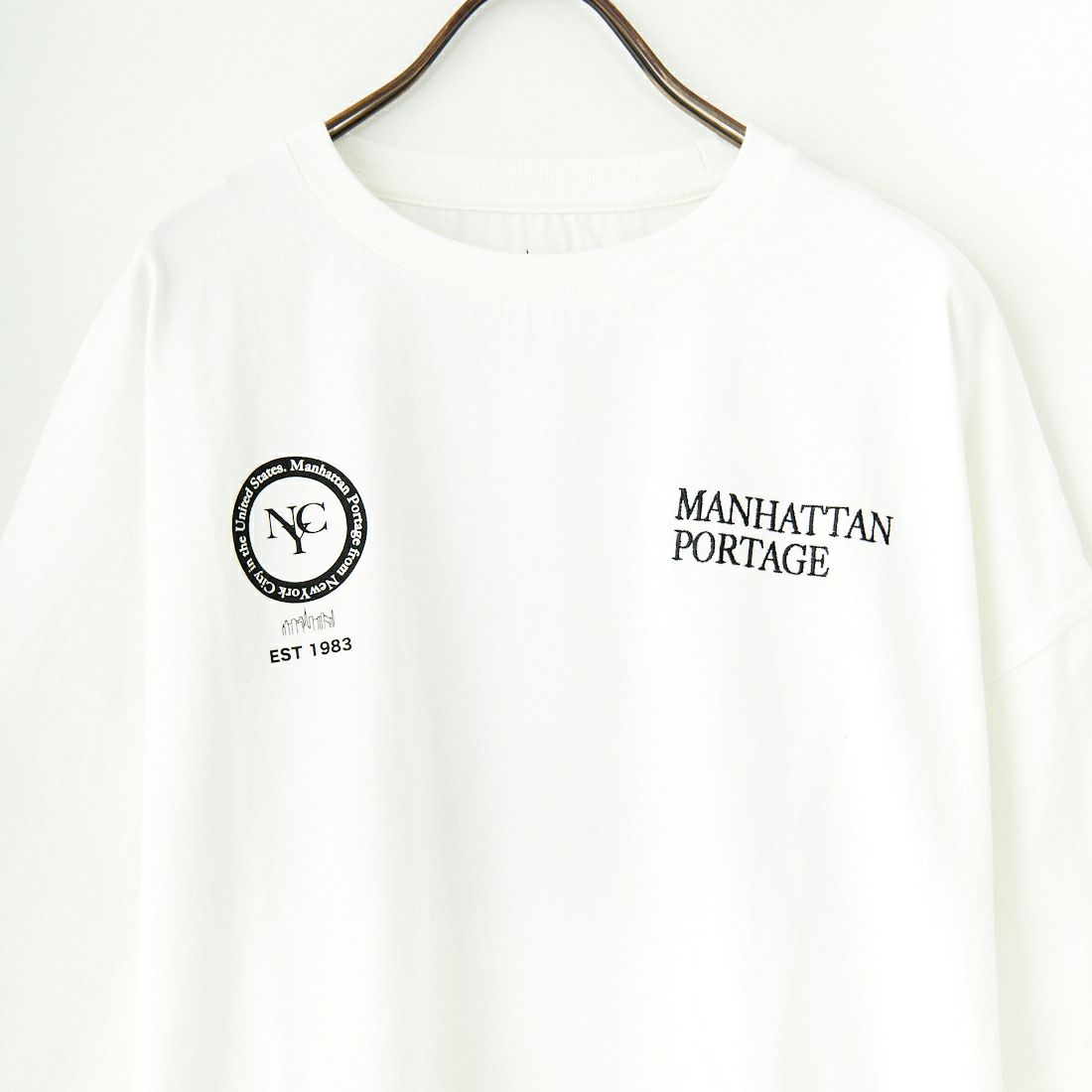 MANHATTAN PORTAGE [マンハッタンポーテージ] 別注 ショート丈 バックフォトプリントTシャツ [25SSMP-INL014-JF] WHITE