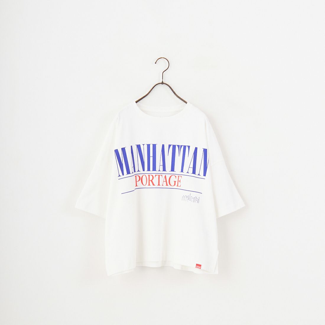 MANHATTAN PORTAGE [マンハッタンポーテージ] 別注 ショート丈 ロゴプリントTシャツ [25SSMP-INL015-JF] WHITE