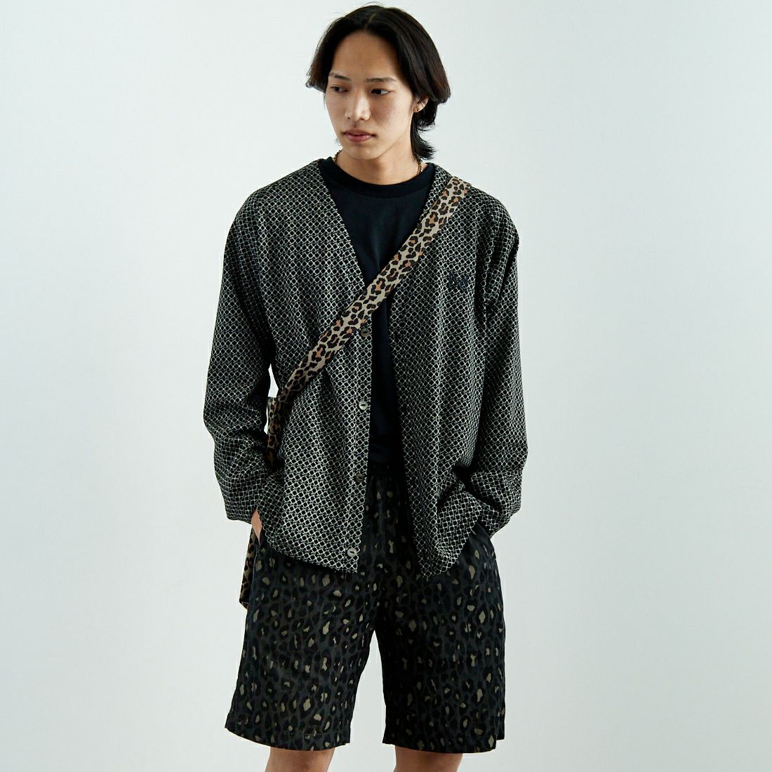 Needles [ニードルズ] Vネックカーディガン [QV347] B BLK/NAT &&モデル身長：179cm 着用サイズ：L&&