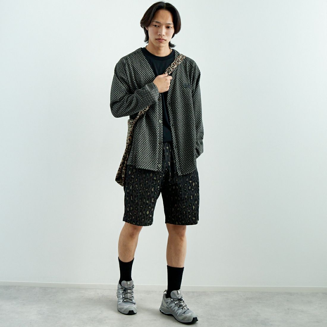 Needles [ニードルズ] Vネックカーディガン [QV347] B BLK/NAT &&モデル身長：179cm 着用サイズ：L&&