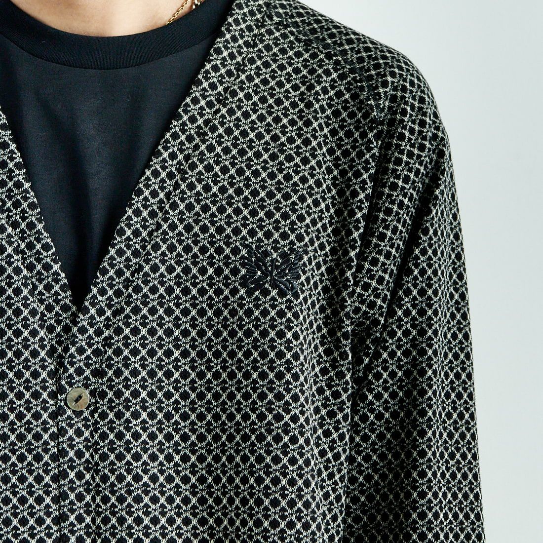 Needles [ニードルズ] Vネックカーディガン [QV347] B BLK/NAT &&モデル身長：179cm 着用サイズ：L&&
