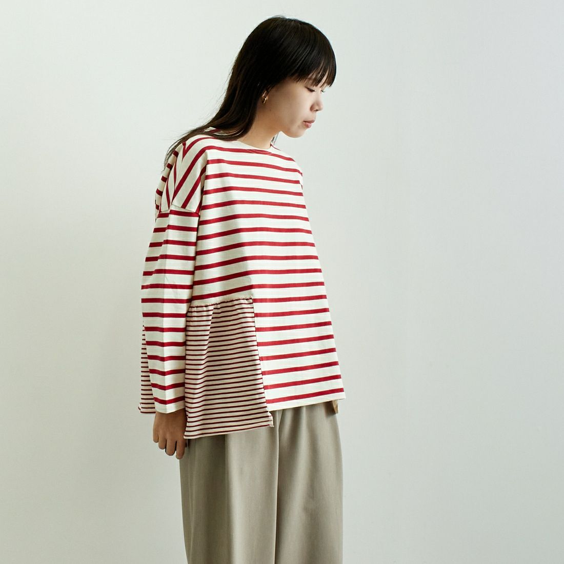 tumugu: [ツムグ] ピッチミックスボーダー プルオーバー [TC24411] 50 RED &&モデル身長：167cm 着用サイズ：F&&